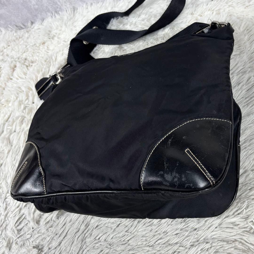 美品 PRADA ナイロン ショルダーバッグ 三角プレート 斜め掛け ブラック