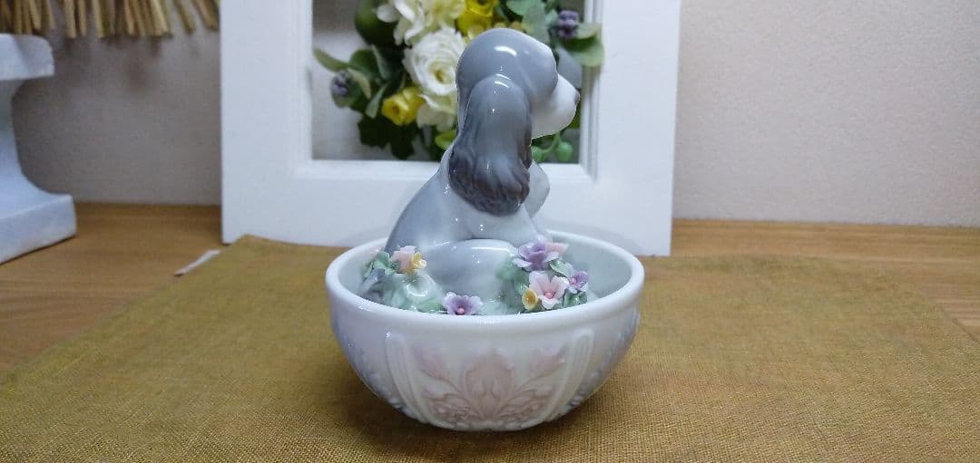 【美品】リヤドロ lladro 6617 卵の中に犬 パピー 飾り物