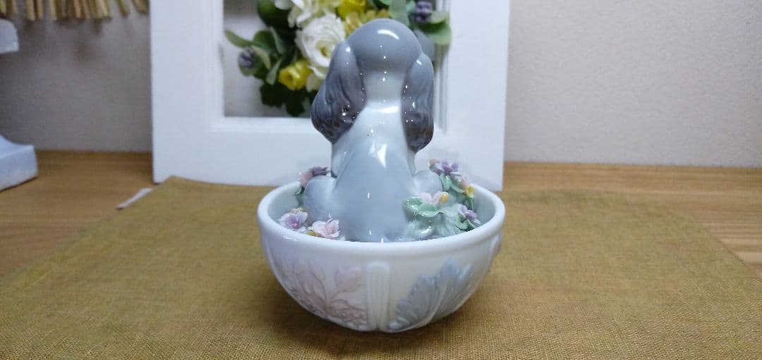 【美品】リヤドロ lladro 6617 卵の中に犬 パピー 飾り物