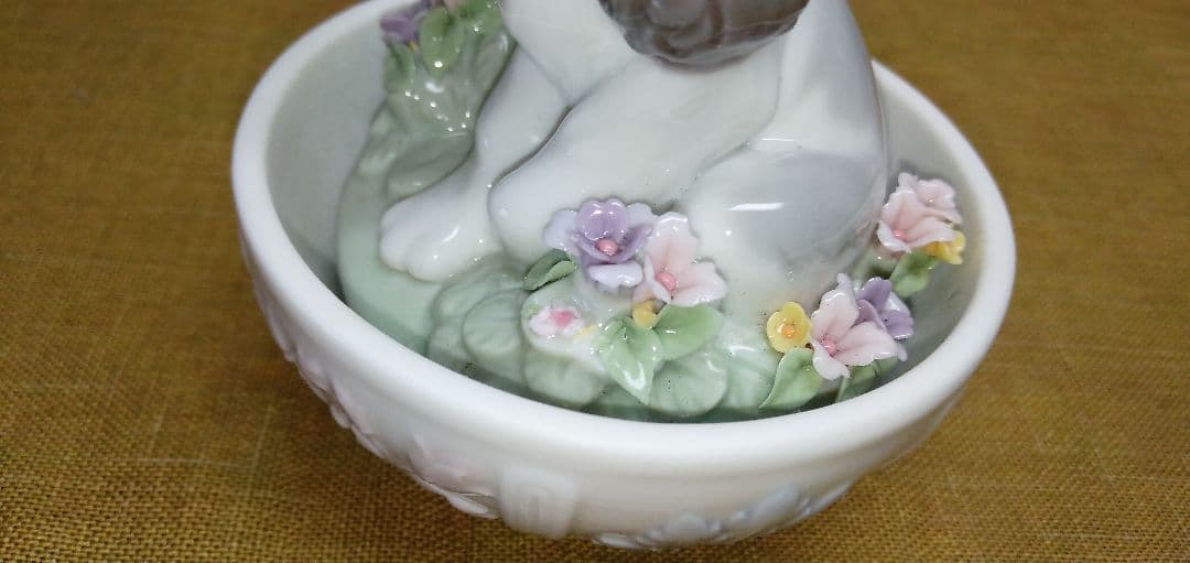 【美品】リヤドロ lladro 6617 卵の中に犬 パピー 飾り物