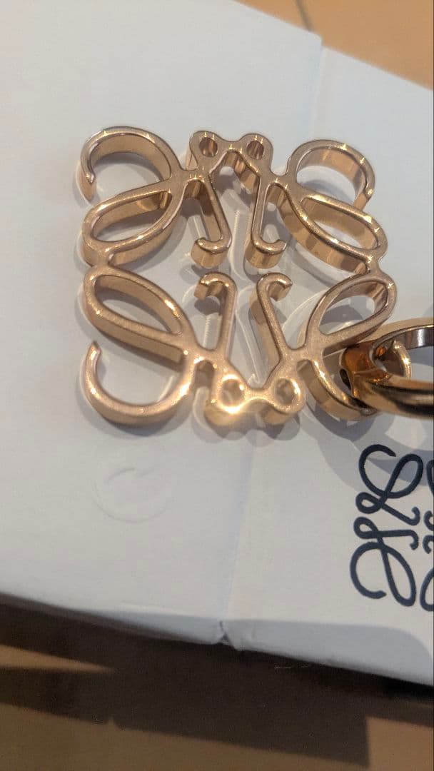 LOEWE メタルキーホルダー ゴールドシルバー