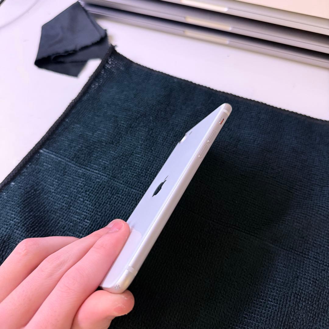 Apple iPhone SE (第3世代) 64GB SE3 バッテリー新品