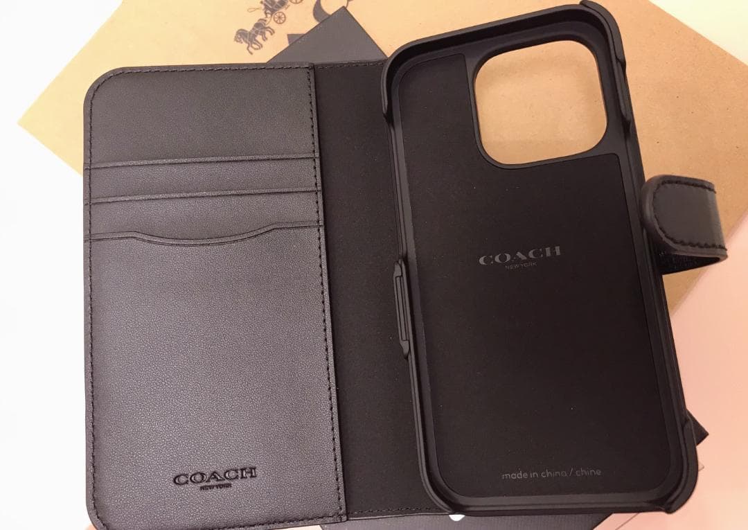 新品 coach IPHONE 14 PRO フォリオ シグネチャー キャンバス