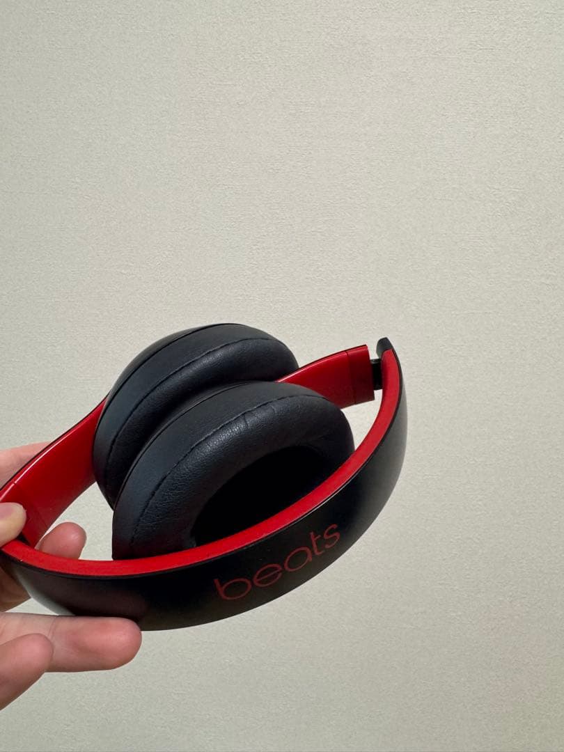 Beats ワイヤレスヘッドホン ブラック/レッド ケース付き