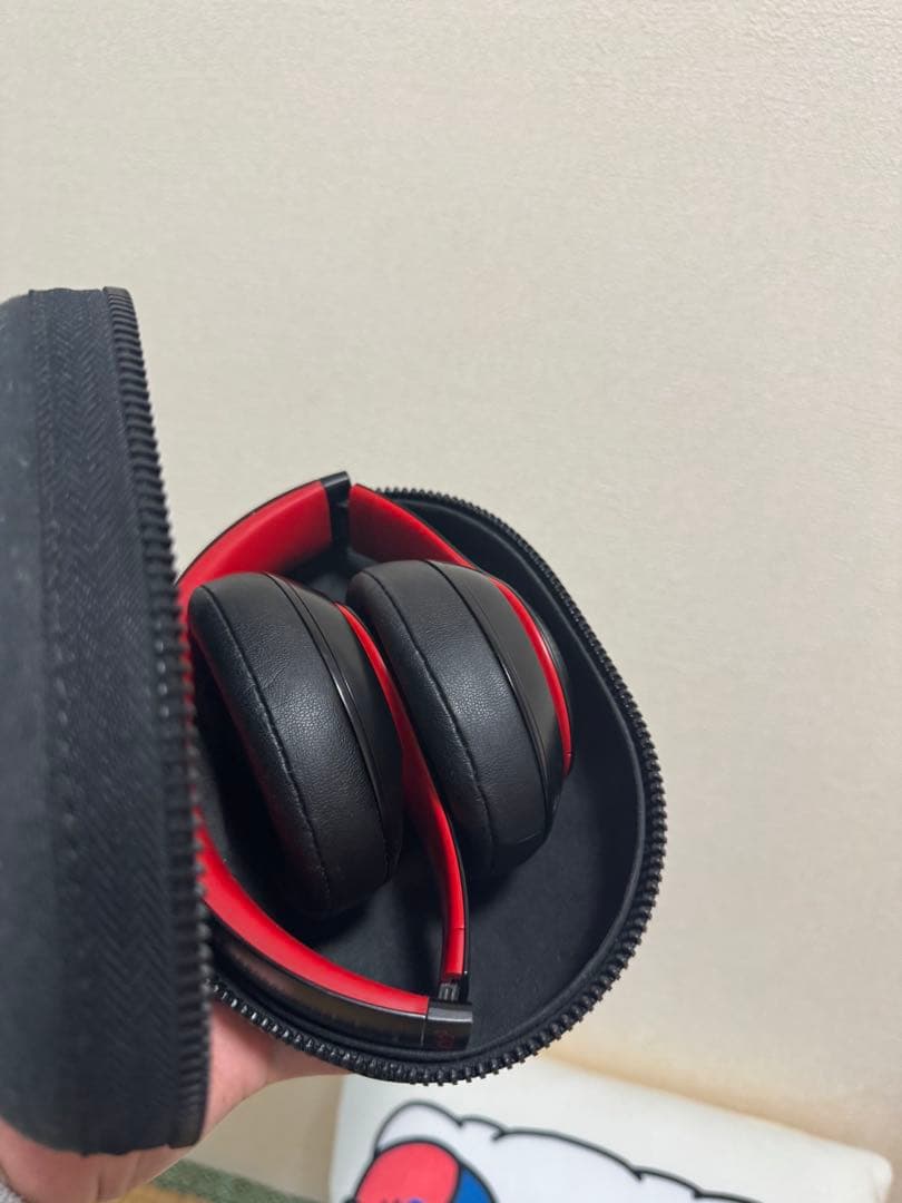 Beats ワイヤレスヘッドホン ブラック/レッド ケース付き