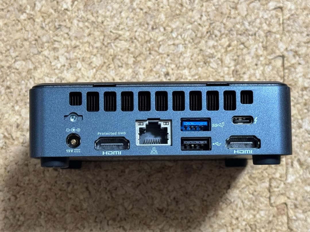 【中古】Intel NUCベアボーンキット NUC8v5PNK