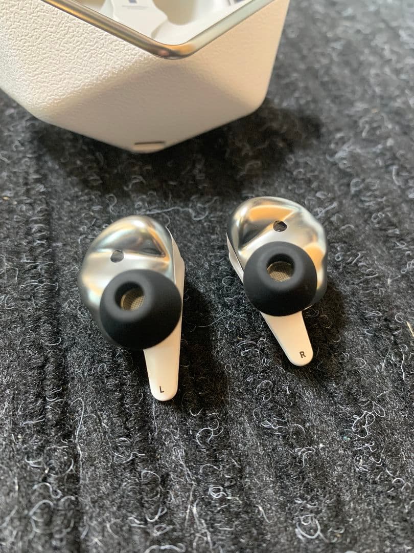 試聴のみほぼ新品 ワイヤレスイヤホン Svanar Wireless jr