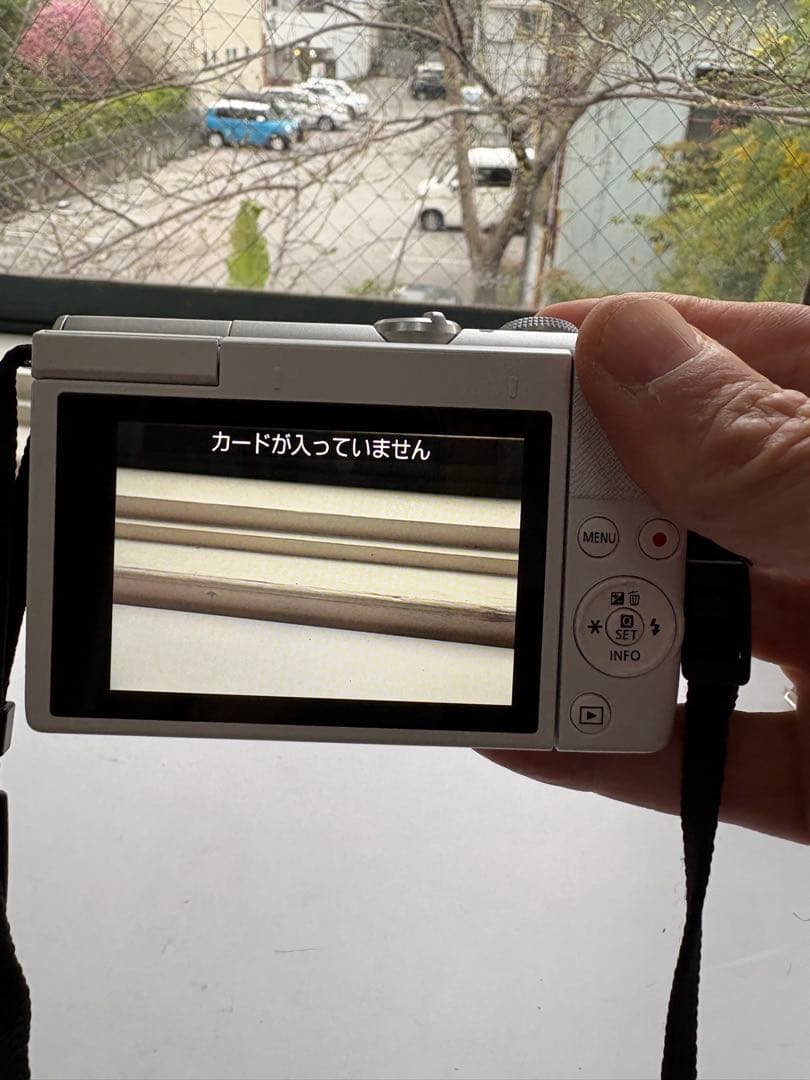 Canon EOS M200 ダブルズームキット ホワイト　ミラーレス一眼