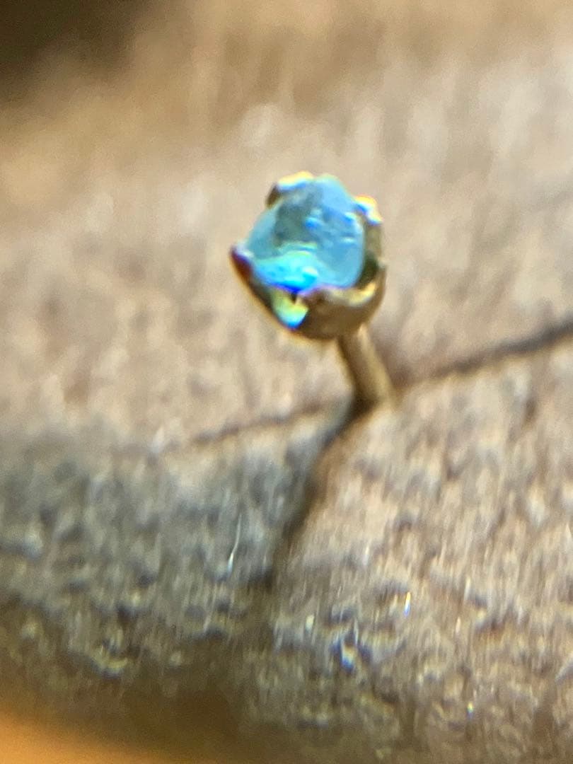 シ*ダ様 K18※片耳用＊かわいいパライバトルマリンのスタッドピアスです