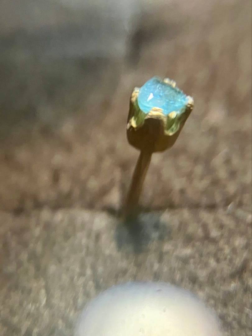 シ*ダ様 K18※片耳用＊かわいいパライバトルマリンのスタッドピアスです