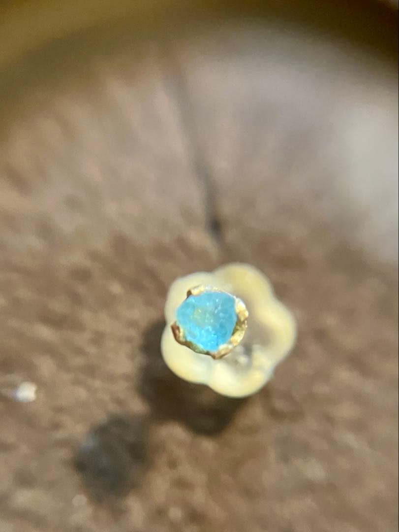 シ*ダ様 K18※片耳用＊かわいいパライバトルマリンのスタッドピアスです