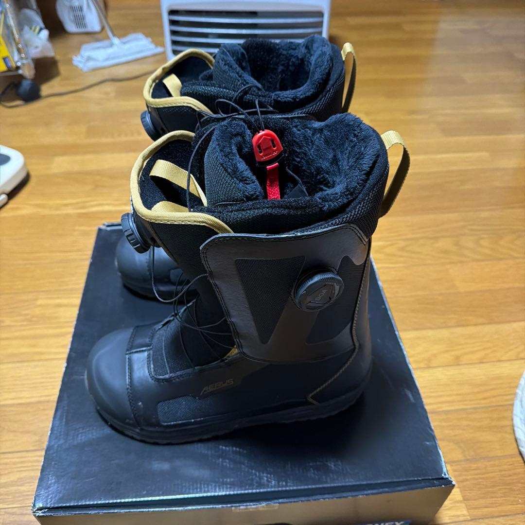 今月末までの価格ヨネックス　スノーボードブーツ