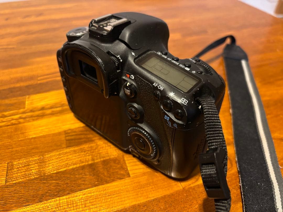 【訳アリ品】Canon EOS 7D 充電器付き