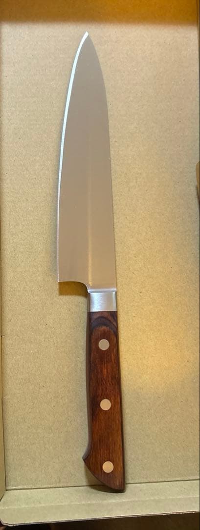 牛刀 刃渡180mm 木製ハンドル包丁　三徳包丁　さしみ包丁　刺身包丁　ナイフ