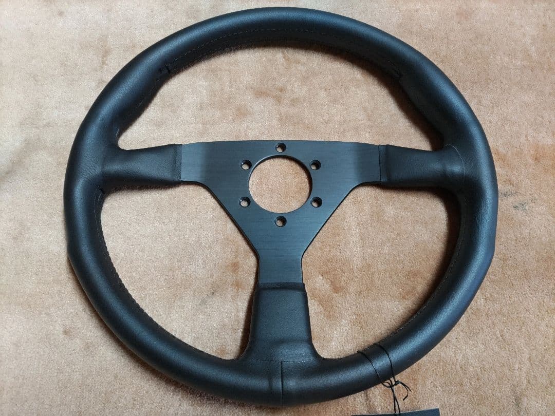 ステアリング　ハンドル　MOMO