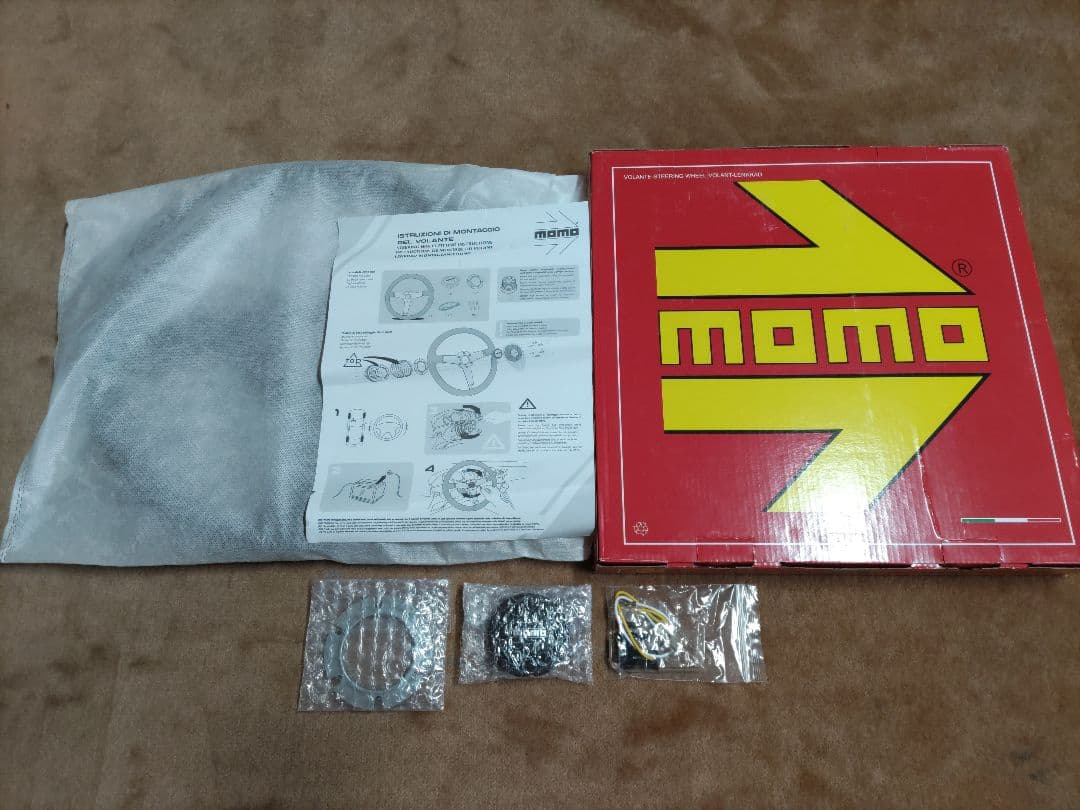 ステアリング　ハンドル　MOMO