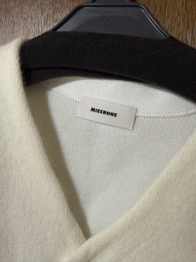 ウォッシャブルコンパクトシャギーＶカーデ MIESROHE