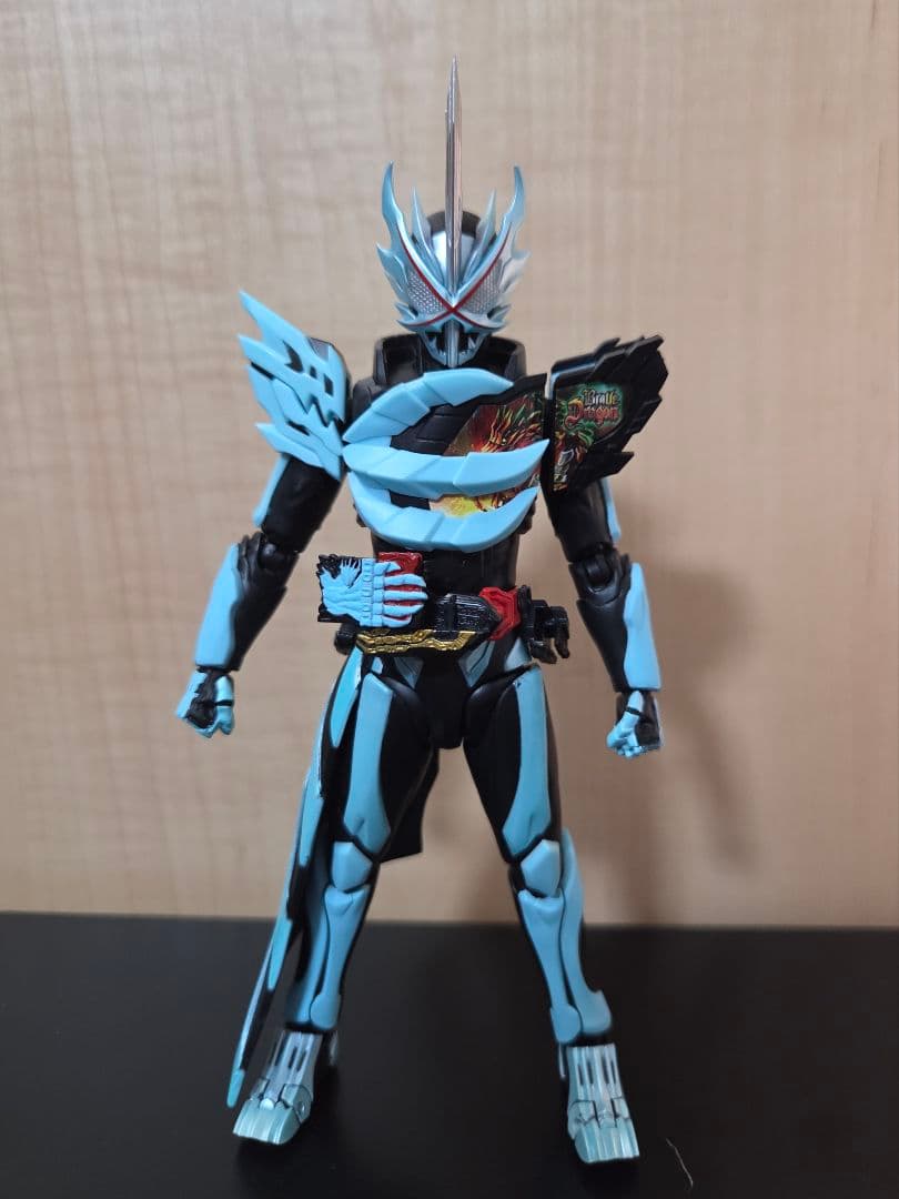 ブ*読様 S.H.Figuarts 仮面ライダーセイバー プリミティブドラゴン