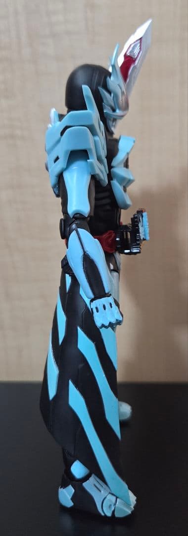 ブ*読様 S.H.Figuarts 仮面ライダーセイバー プリミティブドラゴン