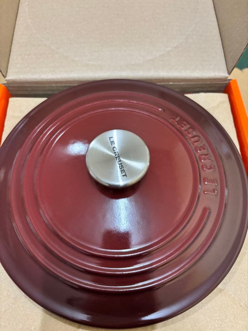 ルクルーゼ　ココット・ロンド 22cm ガーネット (ブラックマットホーロー)