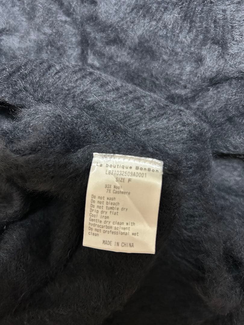 ラブティックボンボン　スリットショルダーブラックミニワンピース　さえこさんワンピ