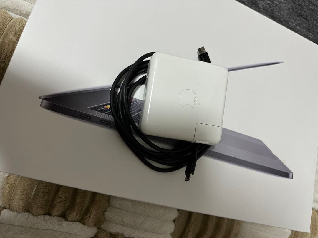 MacBook Pro15 2018 i7/512GB ディスプレイ、電池良好