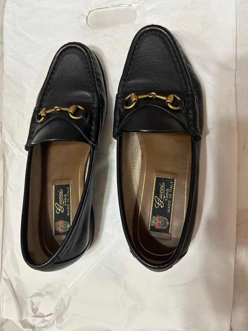 GUCCI ブラックレザー ローファー ゴールド金具　23