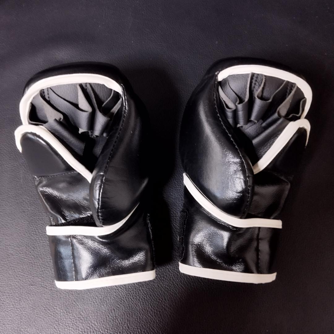 ISAMI ボクシンググローブ 黒 オープンフィンガー　イサミ