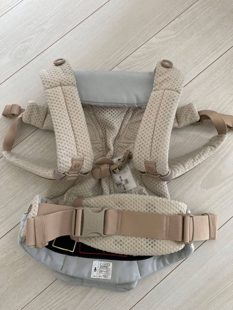 【あきら】ergobaby OMNI Breeze サンドベージュ
