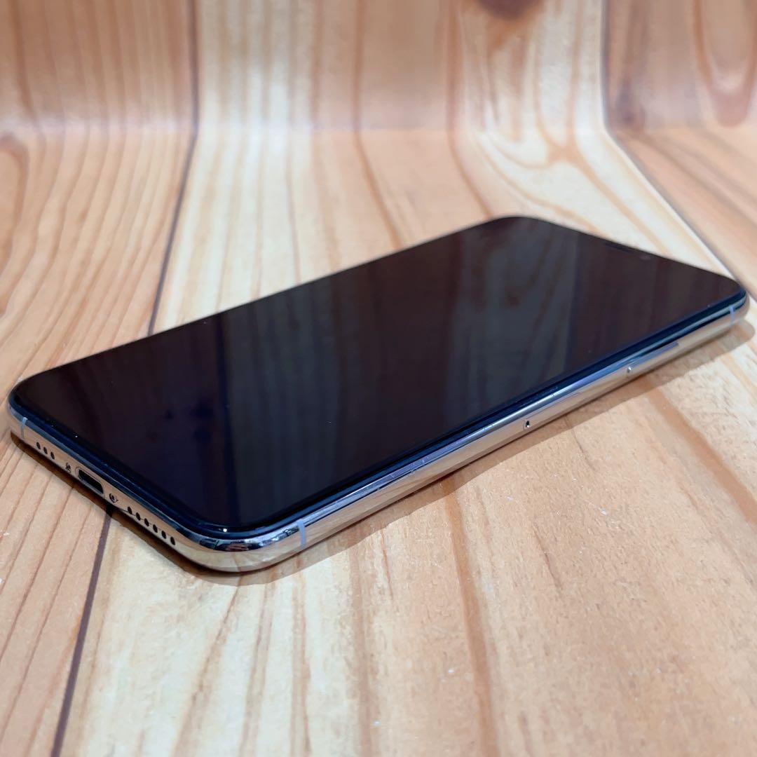 SIMフリー 本体 iPhone XS 256 GB 227 シルバー 電池良好