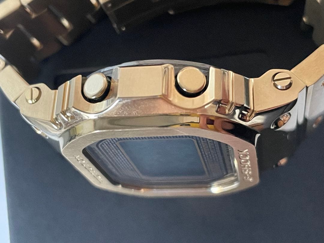 ア*ル様 <美品>G-SHOCKカシオ フルメタル GMW-B5000GD-1J