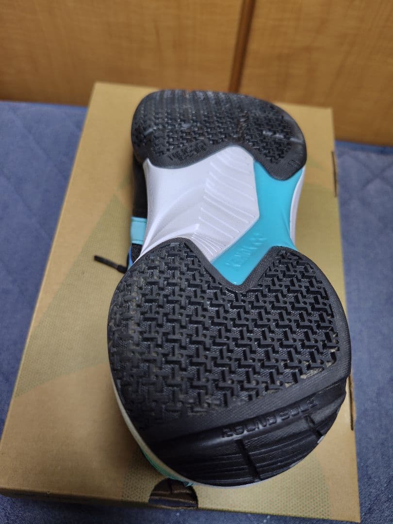 YONEX バドミントンシューズ ブラック/ターコイズ　27cm