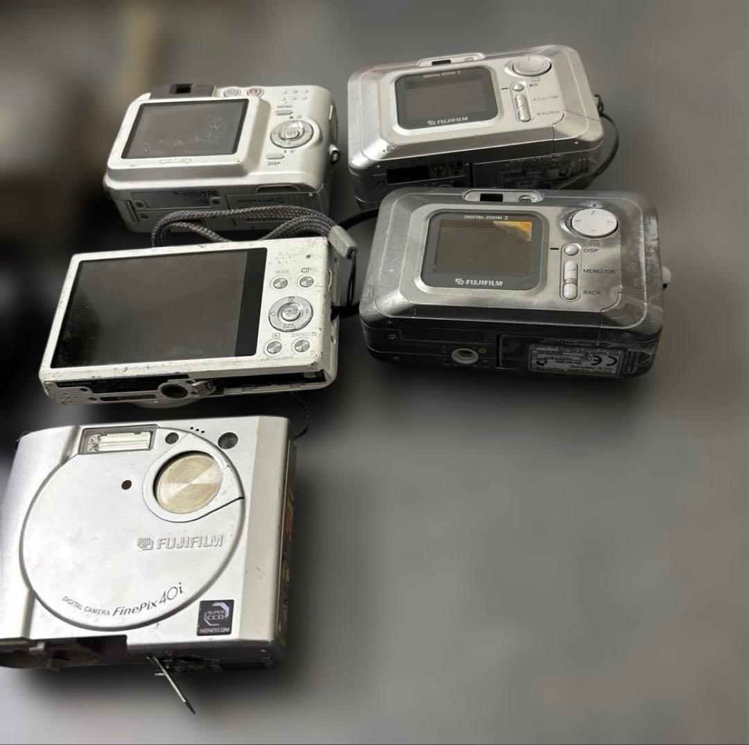 i*g様 コンパクトデジカメ８台まとめ売り（ジャンク品）