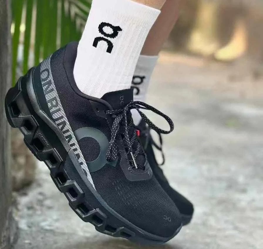 on Cloudmonster2 ×クラウドモンスター ブラック 25.5cm