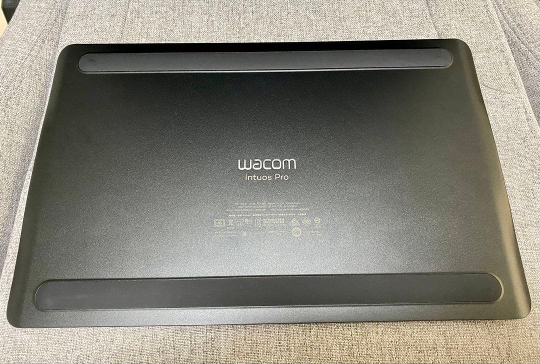 液タブ・ペンタブ Wacom Intuos Pro PTH-660