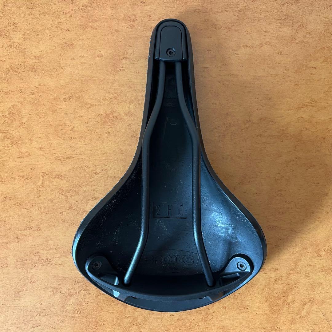 ブルックス｜C17 カンビウム｜オクタンブルー｜サドル