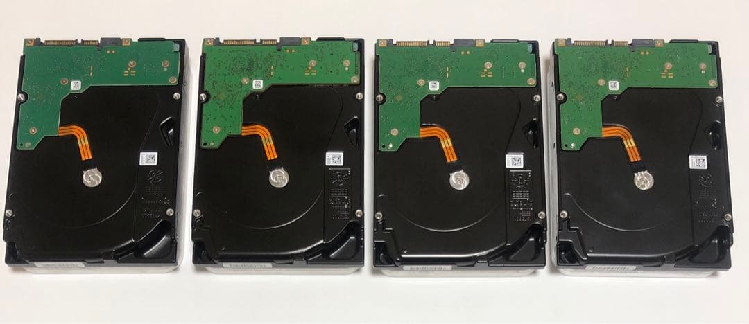 Seagate IronWolf 12TB HDD 4個