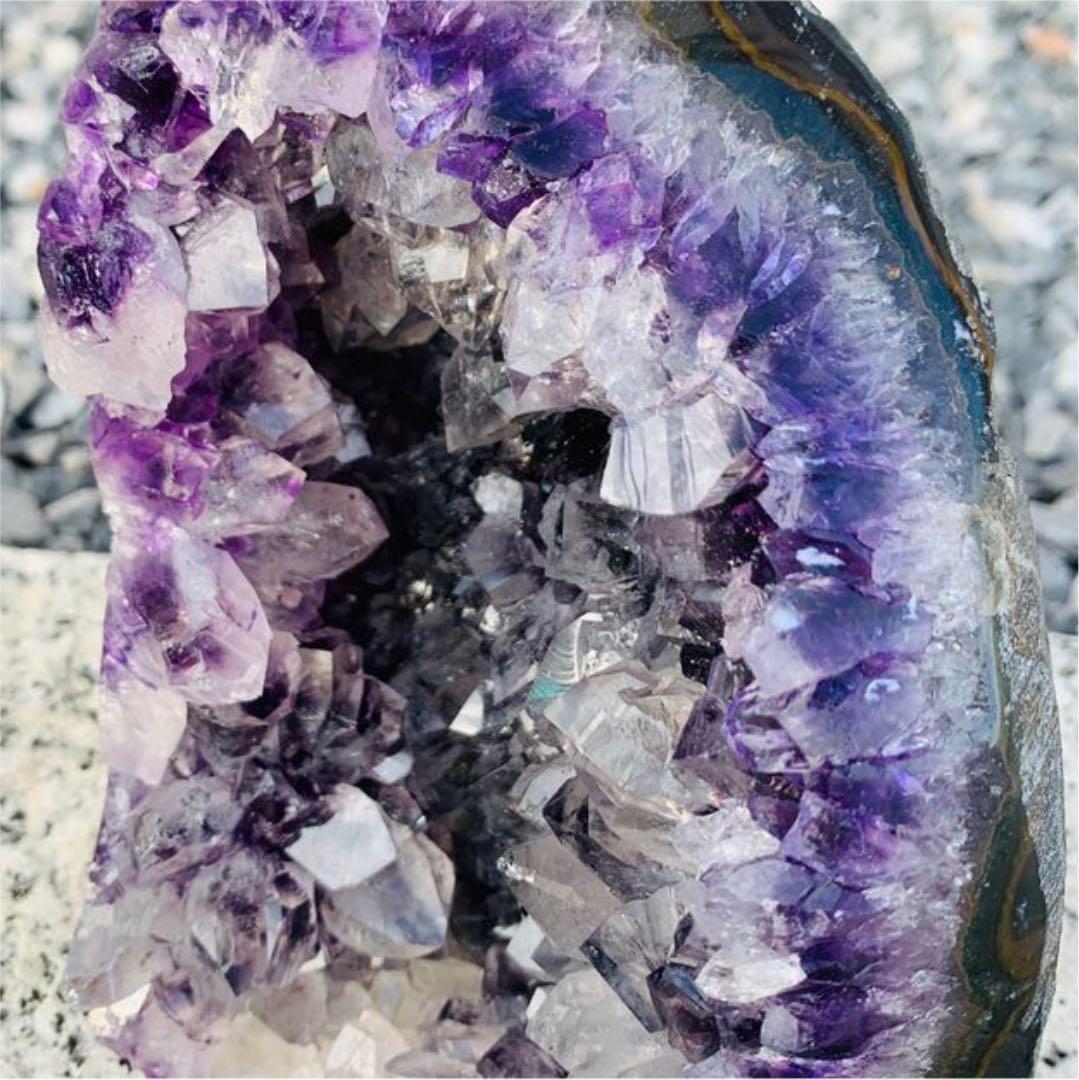 【♒映え映え・色が濃い♒】濃厚紫色 ウルグアイ産 高品質アメジスト 原石 天然石