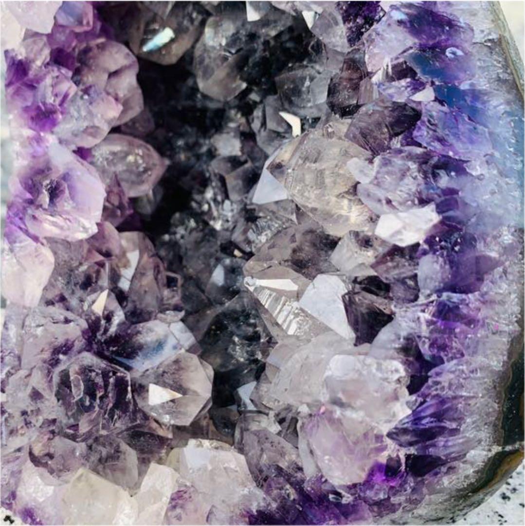 【♒映え映え・色が濃い♒】濃厚紫色 ウルグアイ産 高品質アメジスト 原石 天然石