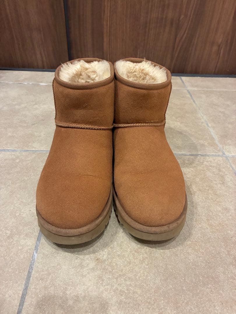 靴 UGG Classic Mini