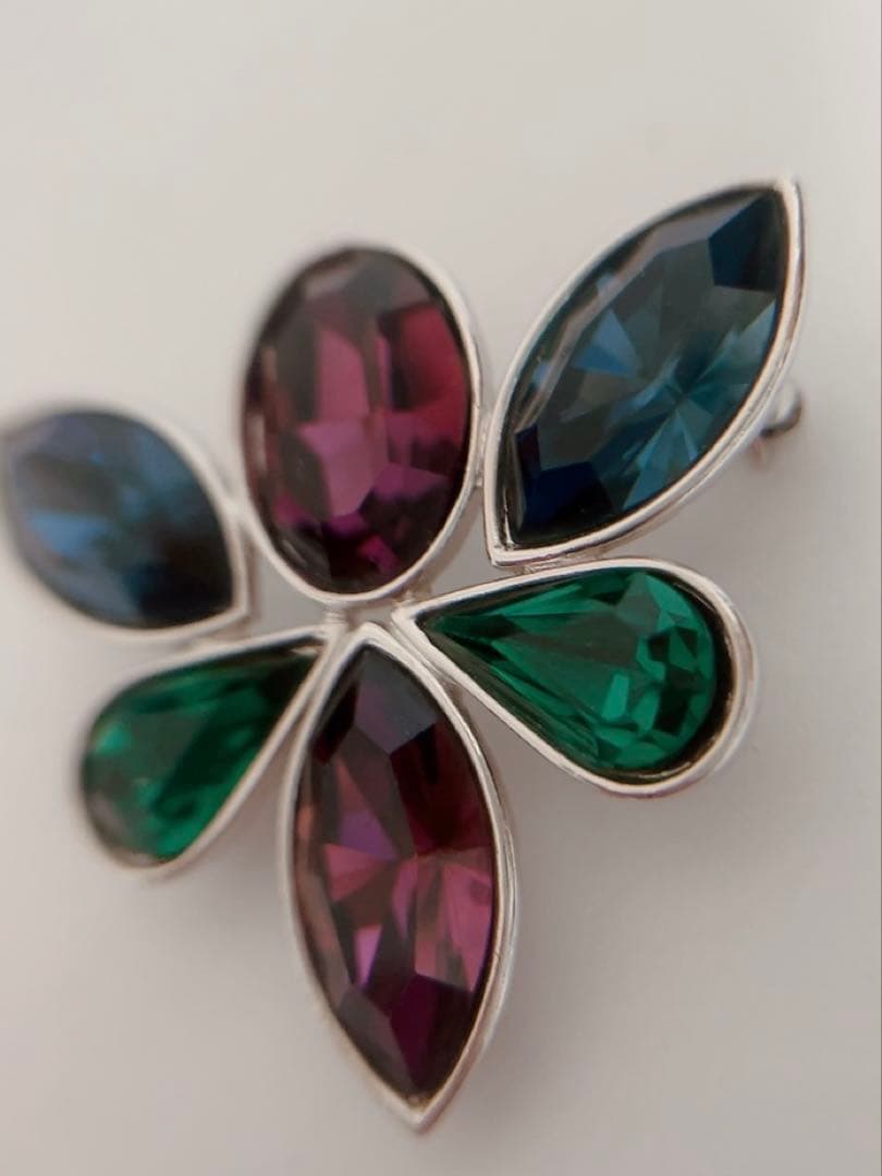 イヴサンローランYVESSAINTLAURENT ピンブローチ　ヴィンテージ