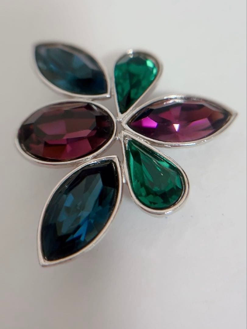 イヴサンローランYVESSAINTLAURENT ピンブローチ　ヴィンテージ