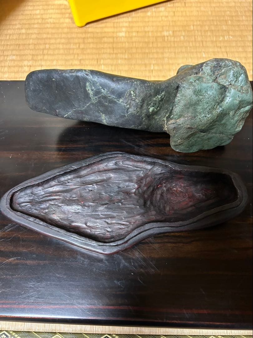 神居古潭石　土坡形　輝緑石と青黒石の珍品