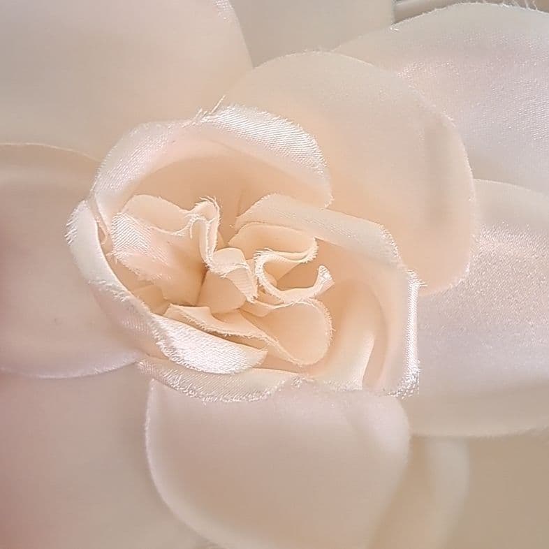 シャネル カメリア ブローチ コサージュ箱付 ホワイト 入学式・卒業式等