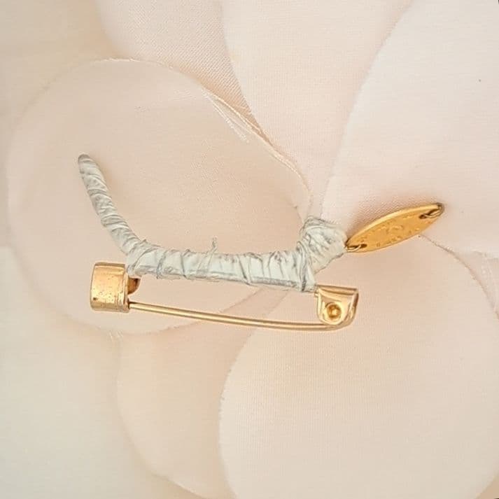 シャネル カメリア ブローチ コサージュ箱付 ホワイト 入学式・卒業式等