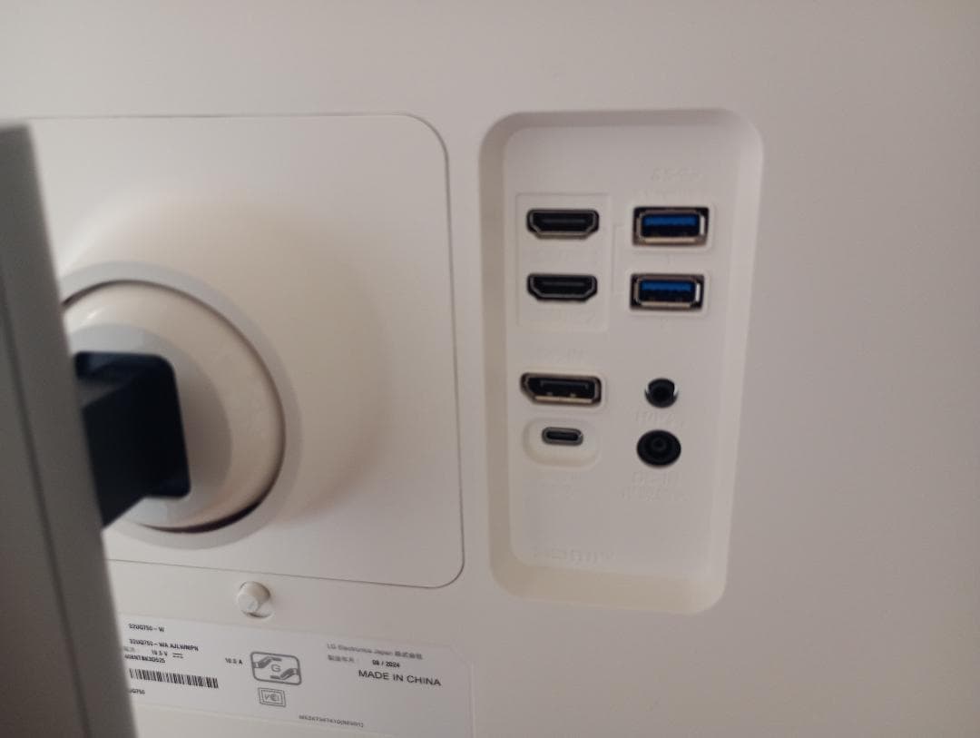 LG 4K 144Hz対応 31.5インチモニター 32UQ750-W