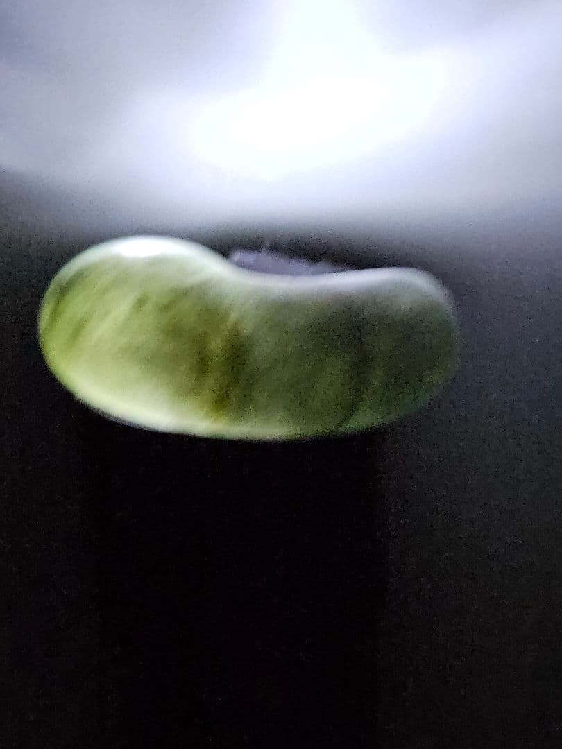 透薄水　翡翠勾玉　　　　　　　糸魚川産　国石