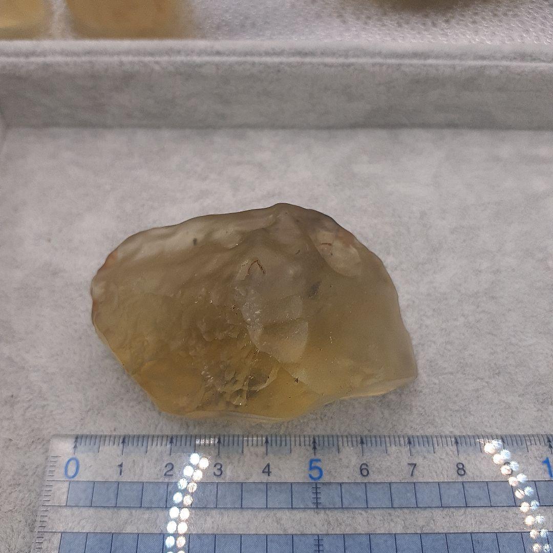 リビアンデザートグラス　原石