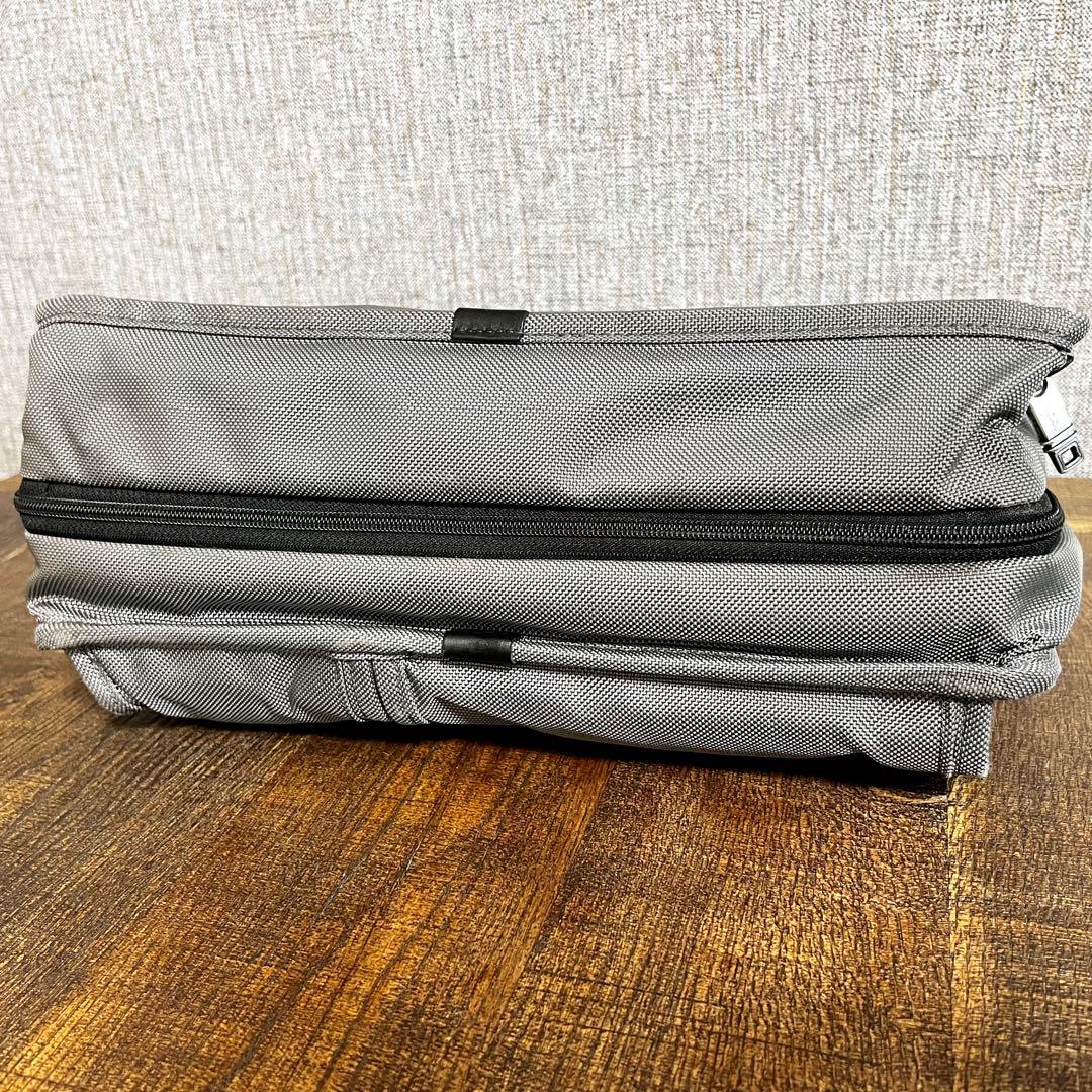 TUMI 限定カラー　2層　ビジネスバッグ　付属バッグ　シルバー　大容量