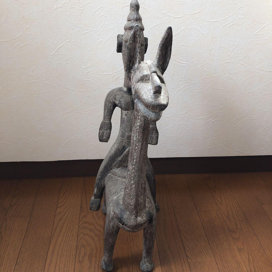 ドゴン族の勇者と馬